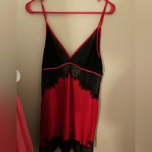 NEW DEEP RED w/BLACK LACE GILLIGAN & NIGHTGOWN SIZE：M